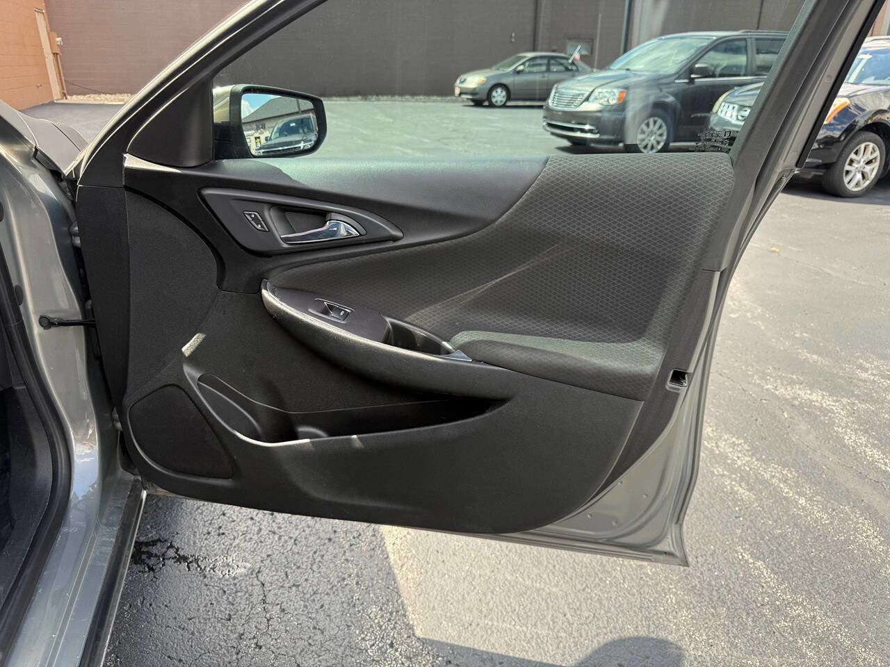 Used 2018 Chevrolet Malibu LT image 23