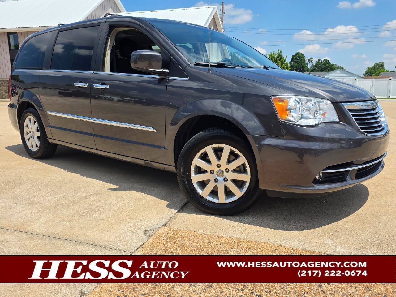 Used 2015 Chrysler Town & Country Touring w/ Driver Convenience Group FWD image 1