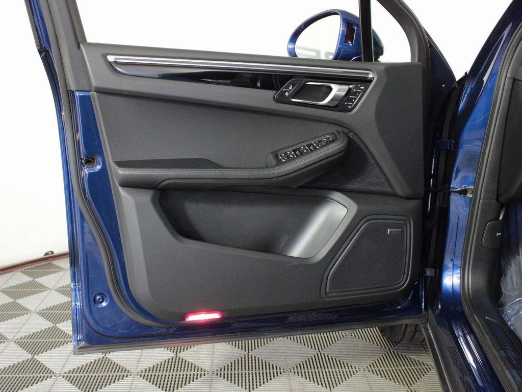 Used 2022 Porsche Macan w/ Premium Package Plus image 15