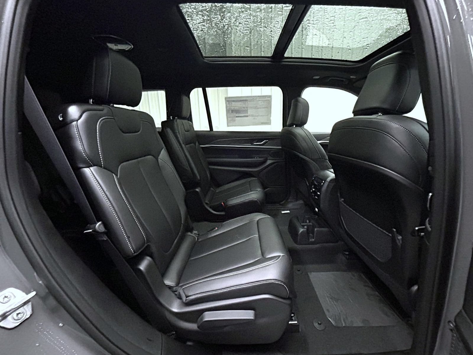 New 2027 Jeep Grand Cherokee L Limited AWD/4WD image 18