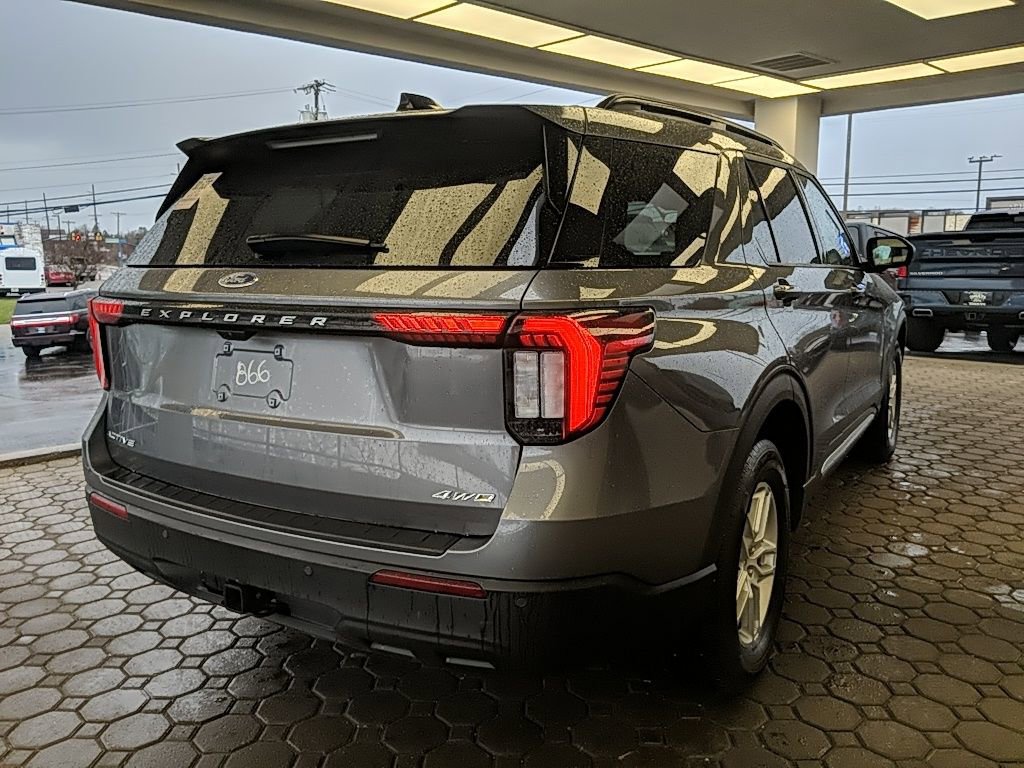 Used 2025 Ford Explorer Active image 5