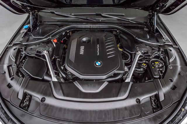 Used 2019 BMW 740i w/ Executive Package image 17