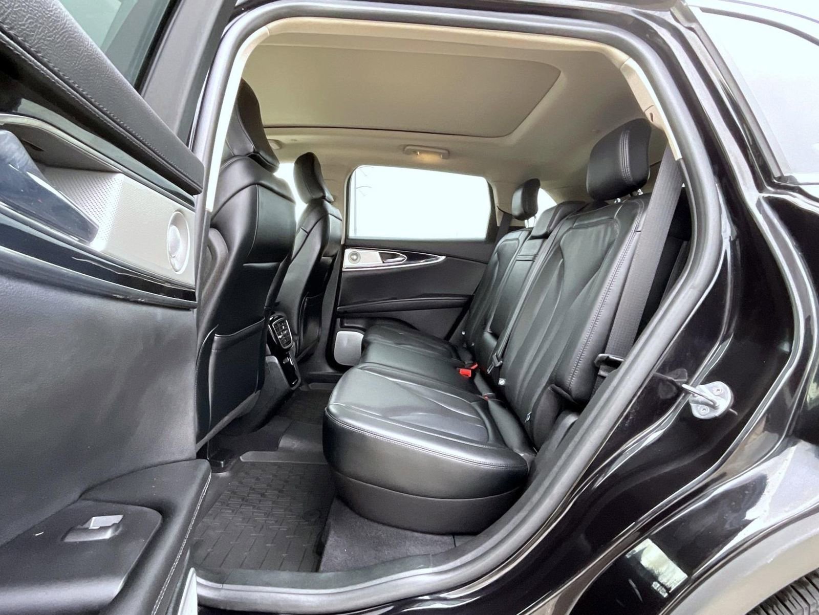 Certified 2023 Lincoln Nautilus Reserve w/ Equipment Group 202A image 20