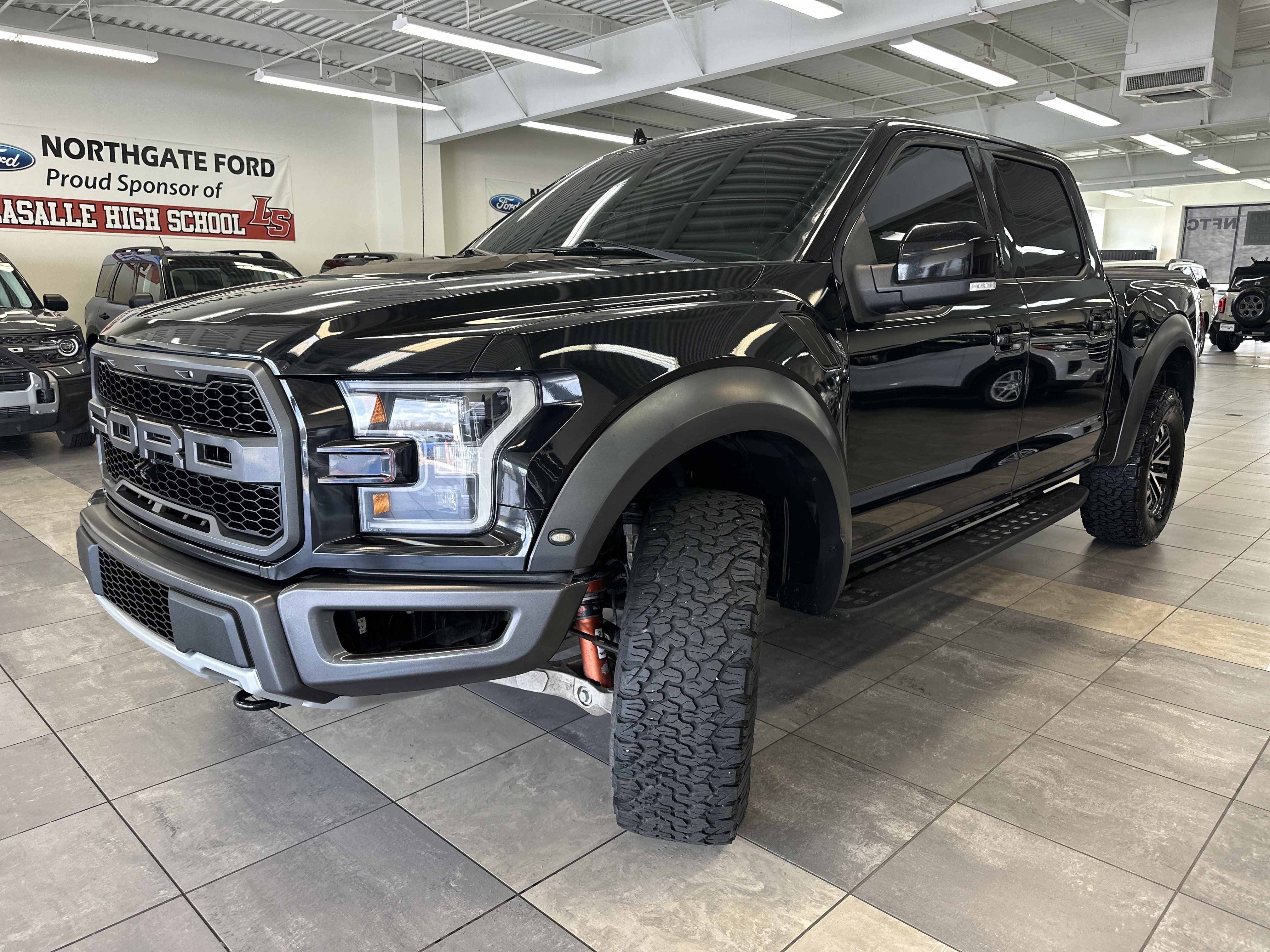 Used 2019 Ford F150 Raptor w/ Equipment Group 802A Luxury AWD/4WD image 17
