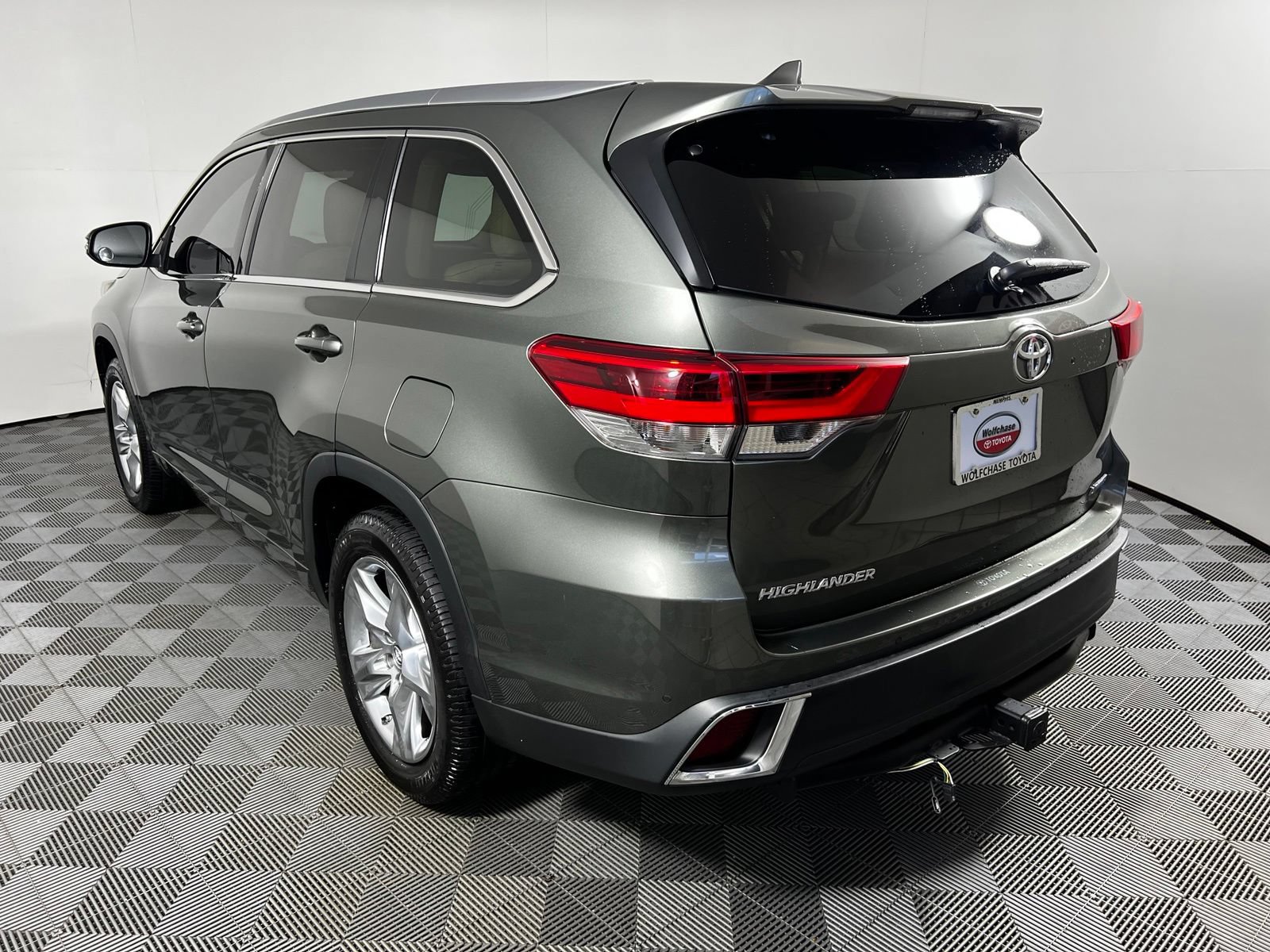 Certified 2017 Toyota Highlander Limited FWD image 7