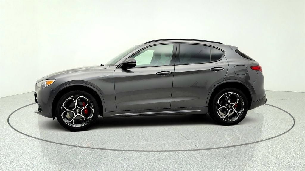 Used 2022 Alfa Romeo Stelvio Veloce AWD/4WD image 8