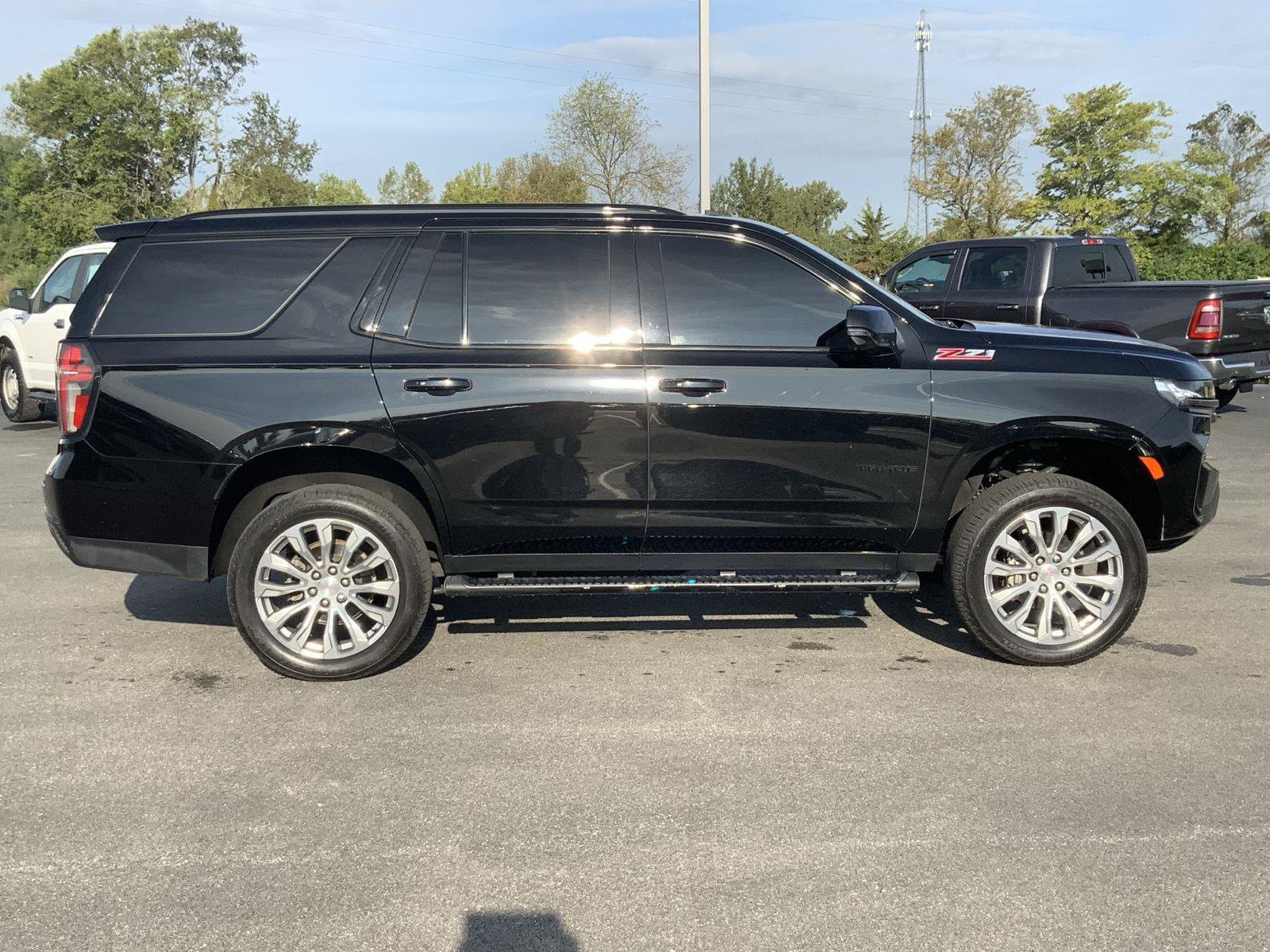 Used 2021 Chevrolet Tahoe Z71 w/ Luxury Package AWD/4WD image 9