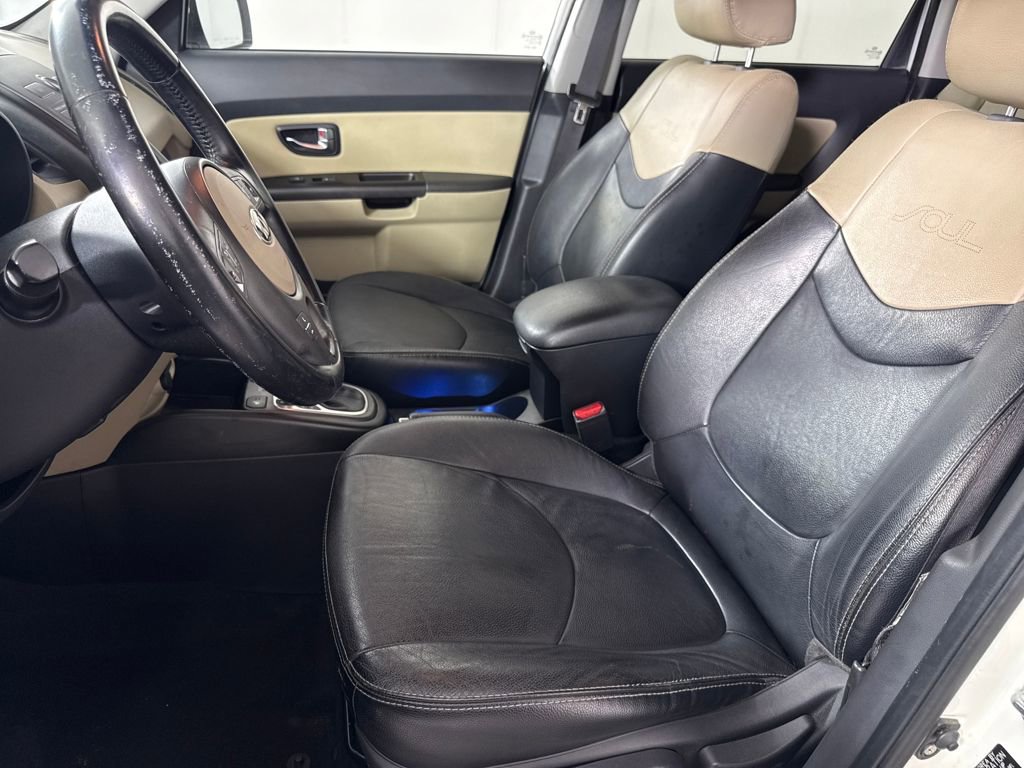 Used 2013 Kia Soul ! w/ Premium Pkg image 12