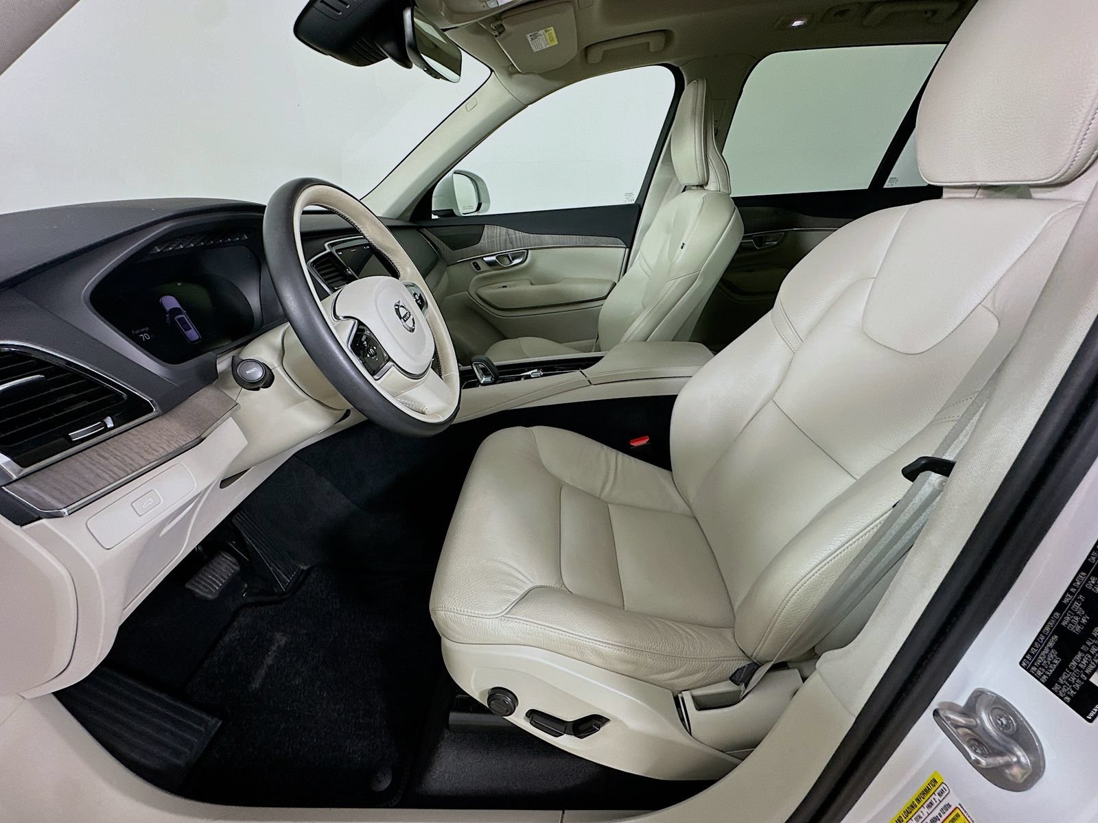 Used 2023 Volvo XC90 B6 Plus w/ Protection Package Premier AWD/4WD image 32