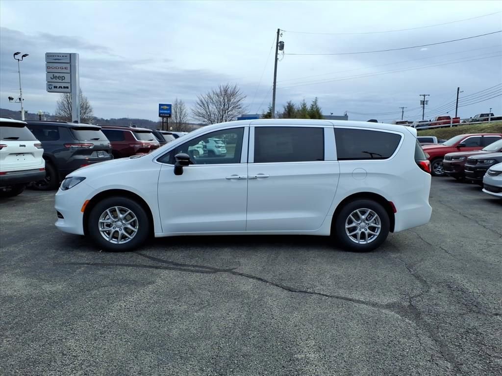 New 2026 Chrysler Voyager LX FWD image 4