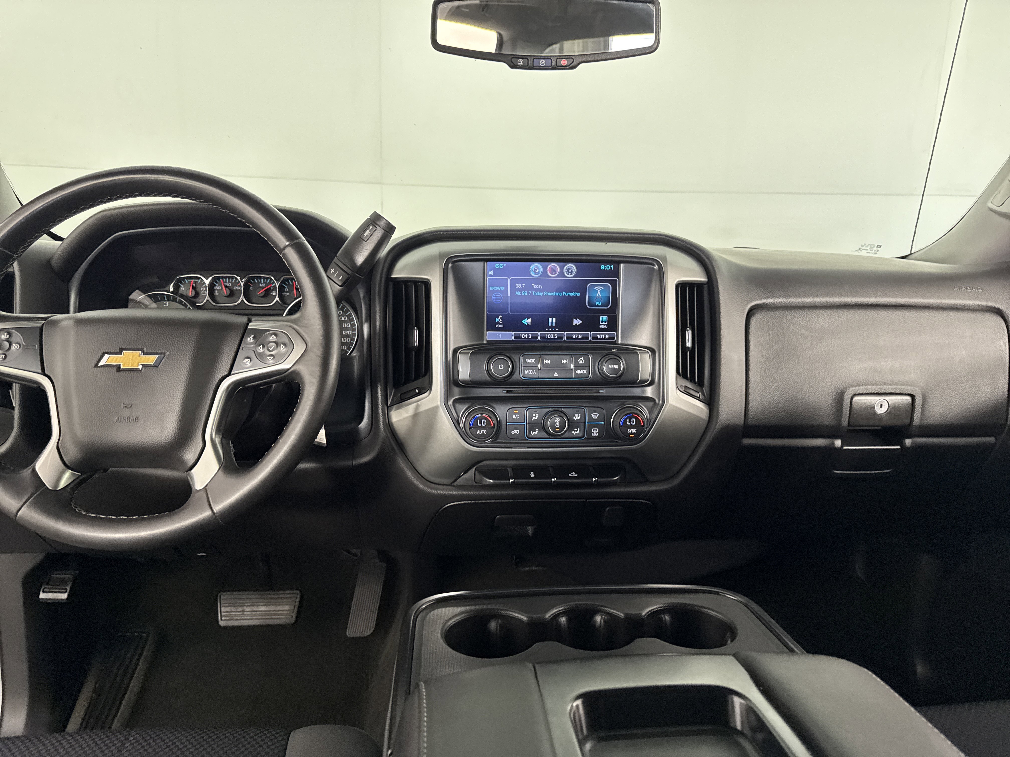 Used 2015 Chevrolet Silverado 1500 LT w/ LT Convenience Package RWD image 21