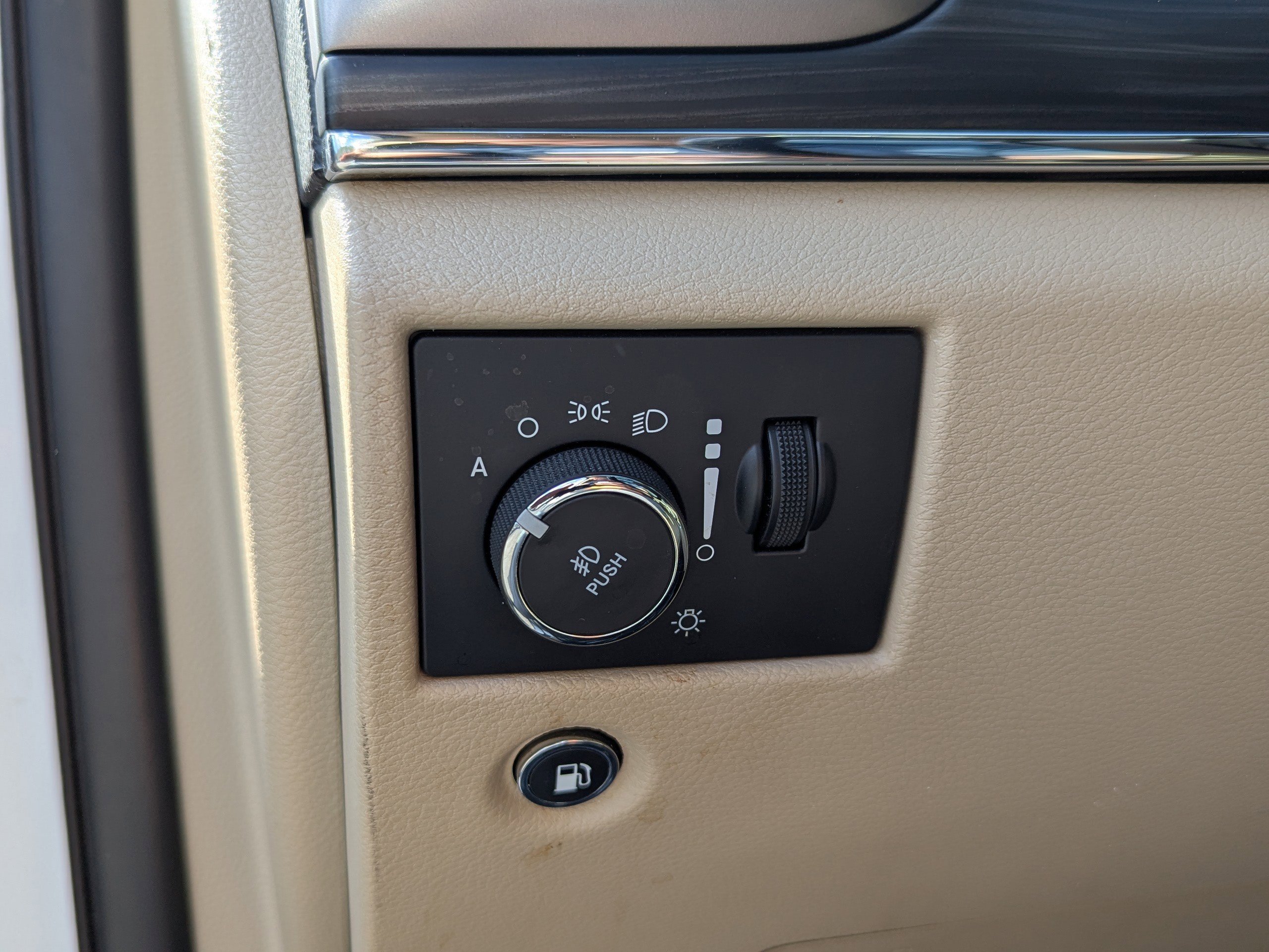 Used 2020 Jeep Grand Cherokee Limited w/ Luxury Group II image 20