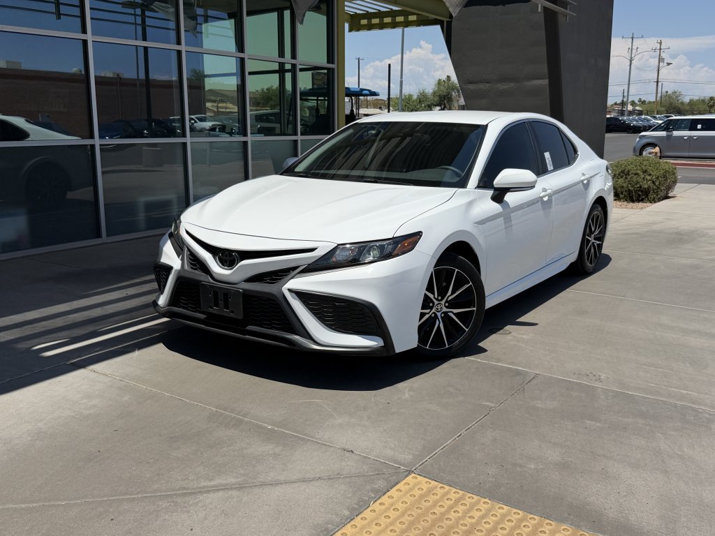 Used 2024 Toyota Camry SE FWD image 2