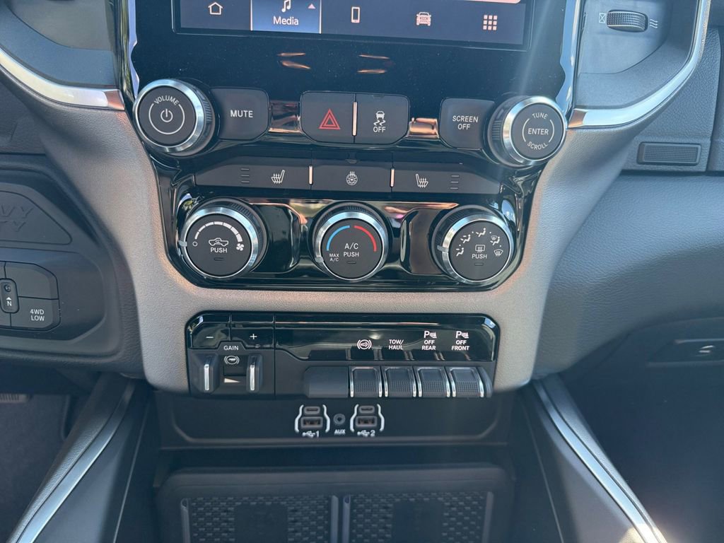 New 2026 RAM 3500 Big Horn AWD/4WD image 23