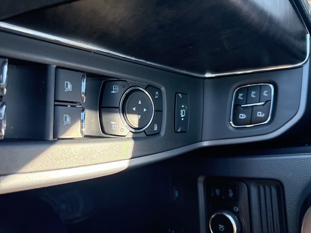 Used 2025 Ford F450 Lariat w/ Lariat Ultimate Package AWD/4WD image 32