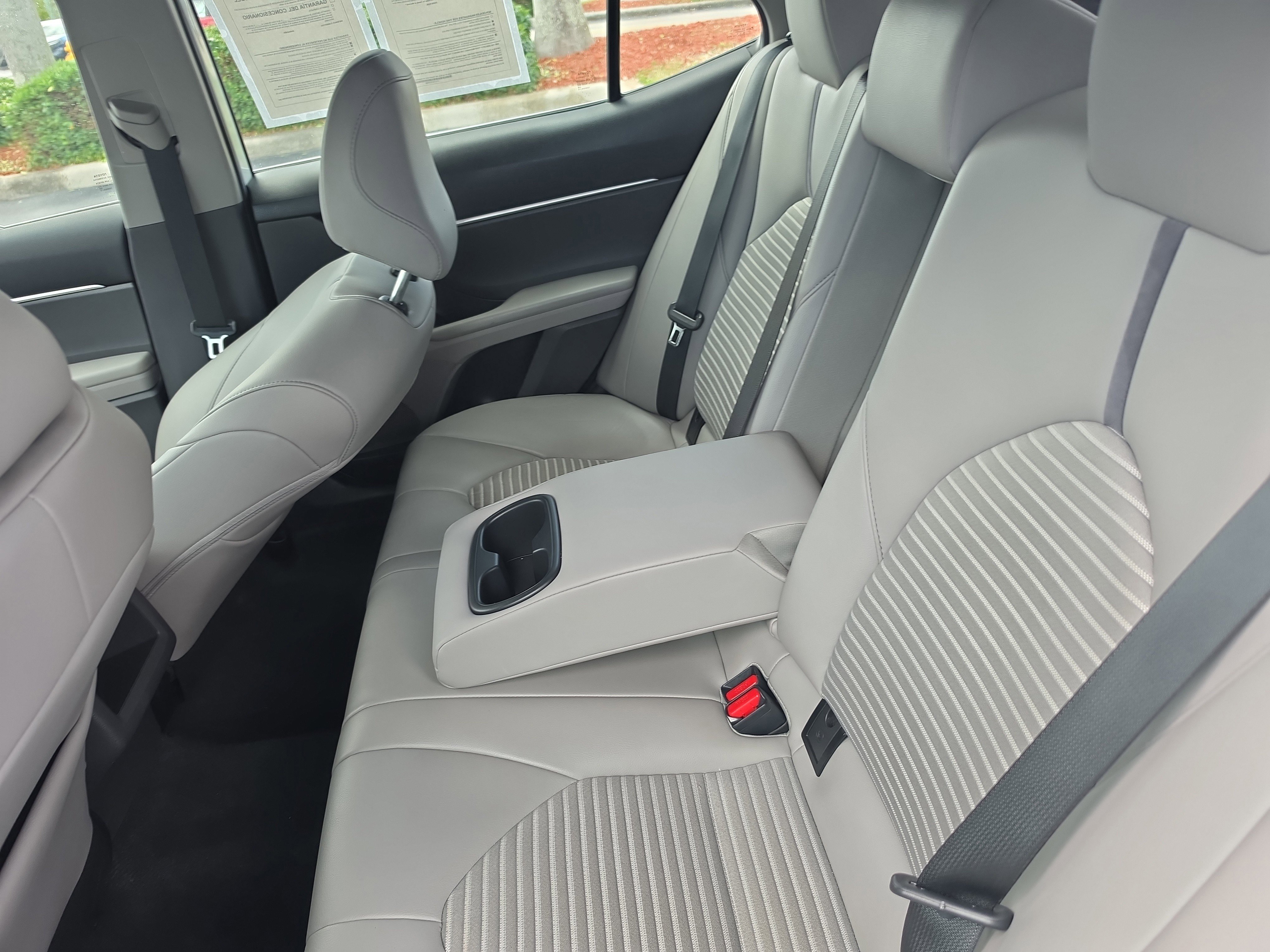 Used 2024 Toyota Camry SE image 8