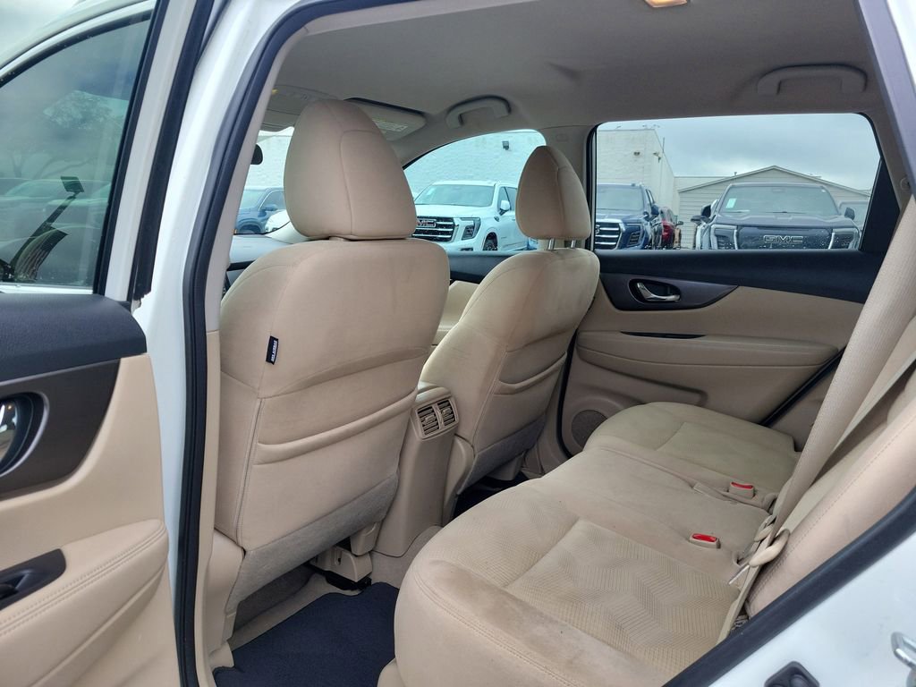 Used 2015 Nissan Rogue SV w/ SV Premium Package image 12