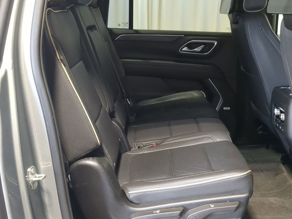 Used 2023 GMC Yukon XL SLT w/ SLT Premium Package image 21
