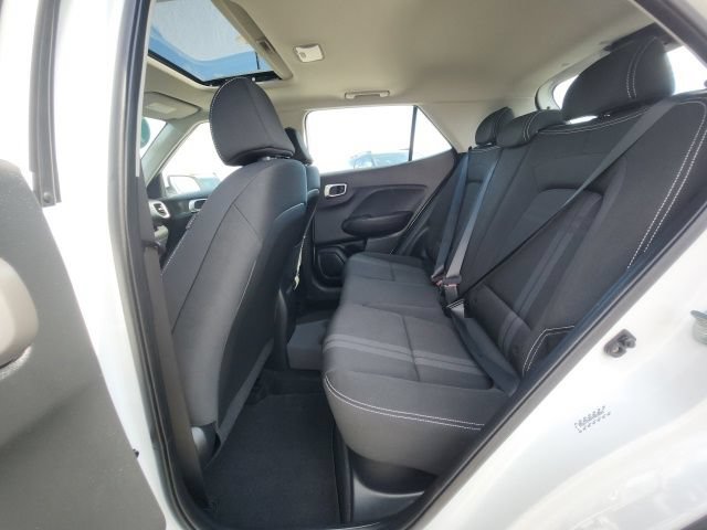 Used 2023 Hyundai Venue SEL FWD image 16