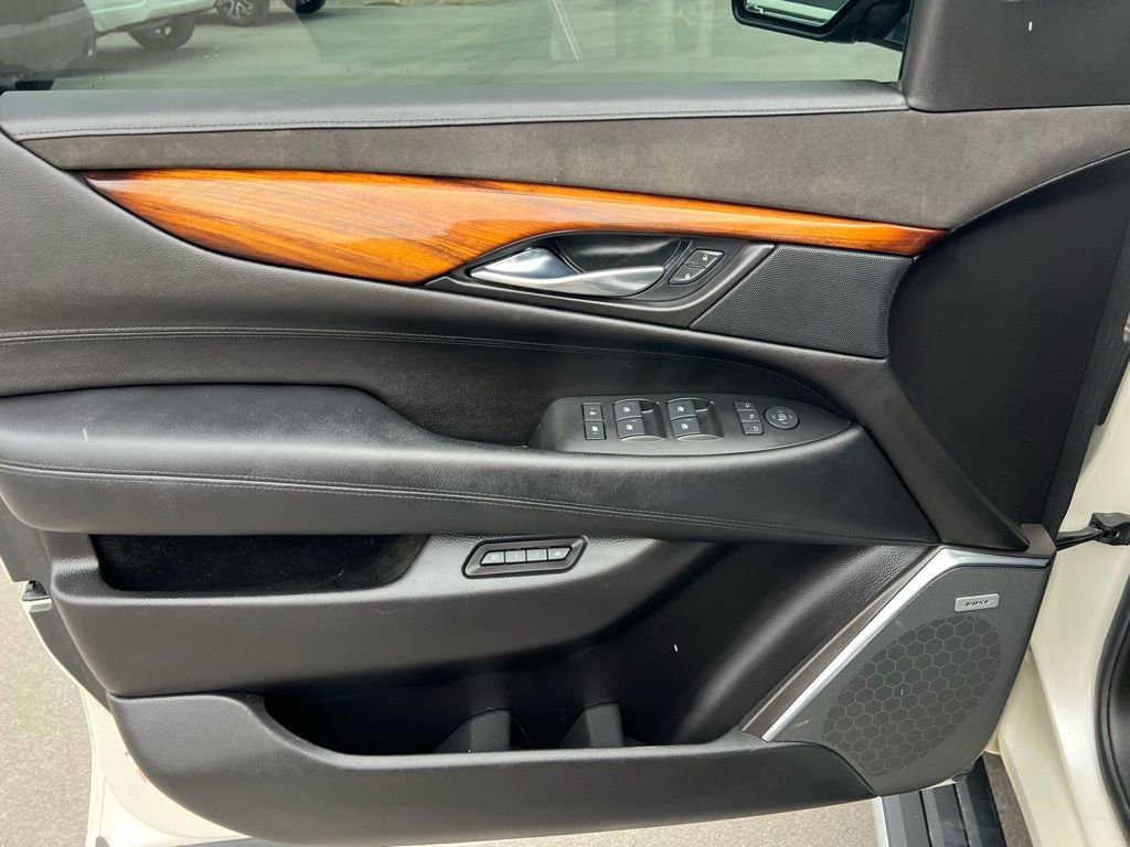 Used 2015 Cadillac Escalade Premium image 14