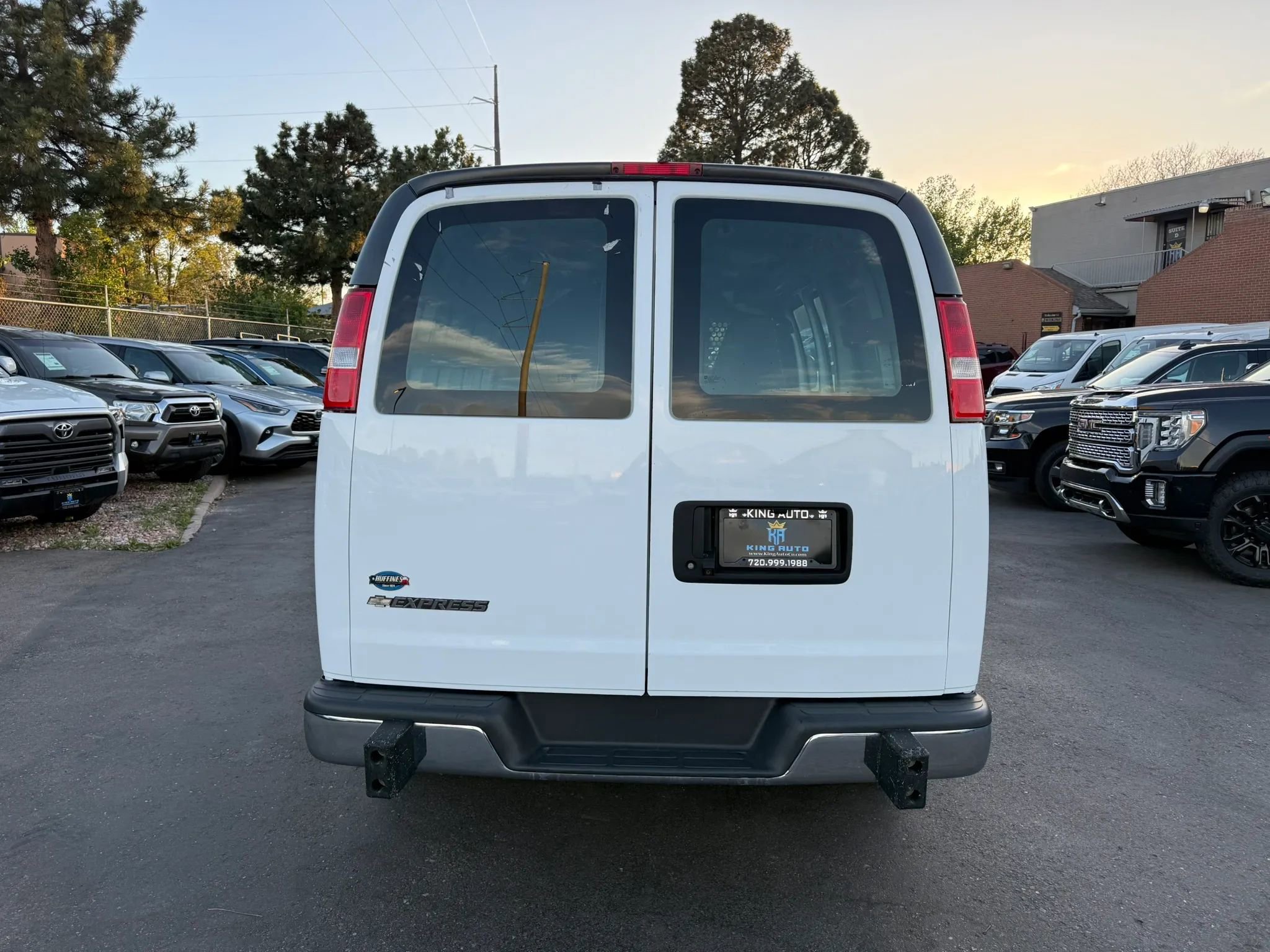 Used 2021 Chevrolet Express 2500 w/ Driver Convenience Package RWD image 6