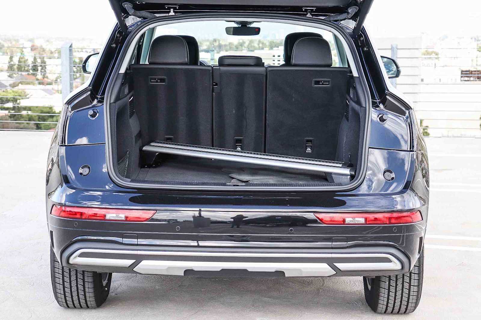 Used 2023 Audi Q5 2.0T Premium w/ Convenience Package AWD/4WD image 38