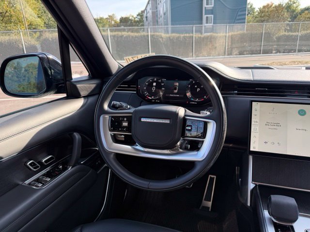 Used 2025 Land Rover Range Rover Long Wheelbase SE AWD/4WD image 11