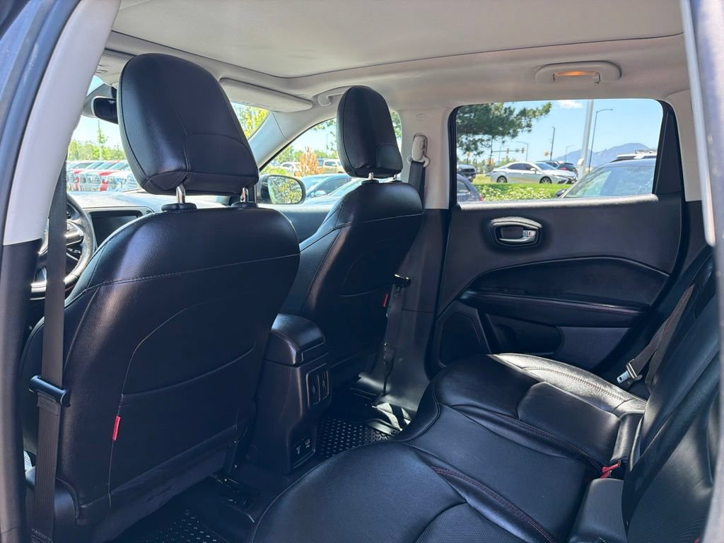Used 2019 Jeep Compass Trailhawk w/ Leather Interior Group AWD/4WD image 19