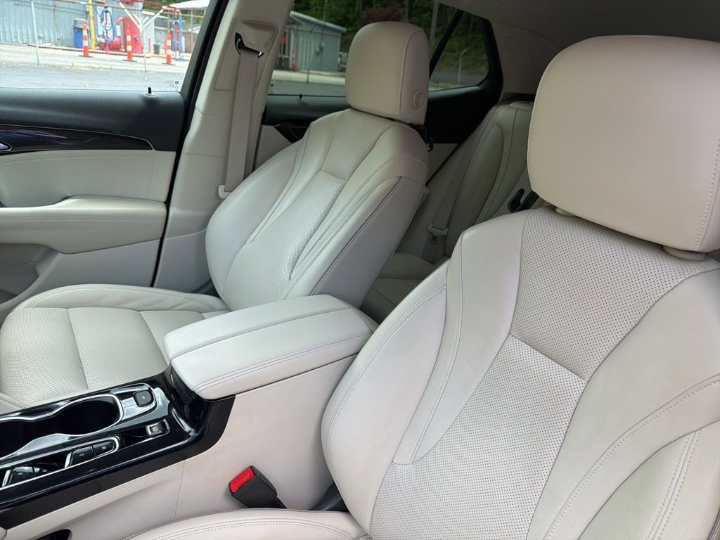 Certified 2021 Buick Envision Essence w/ Technology Package I FWD image 11
