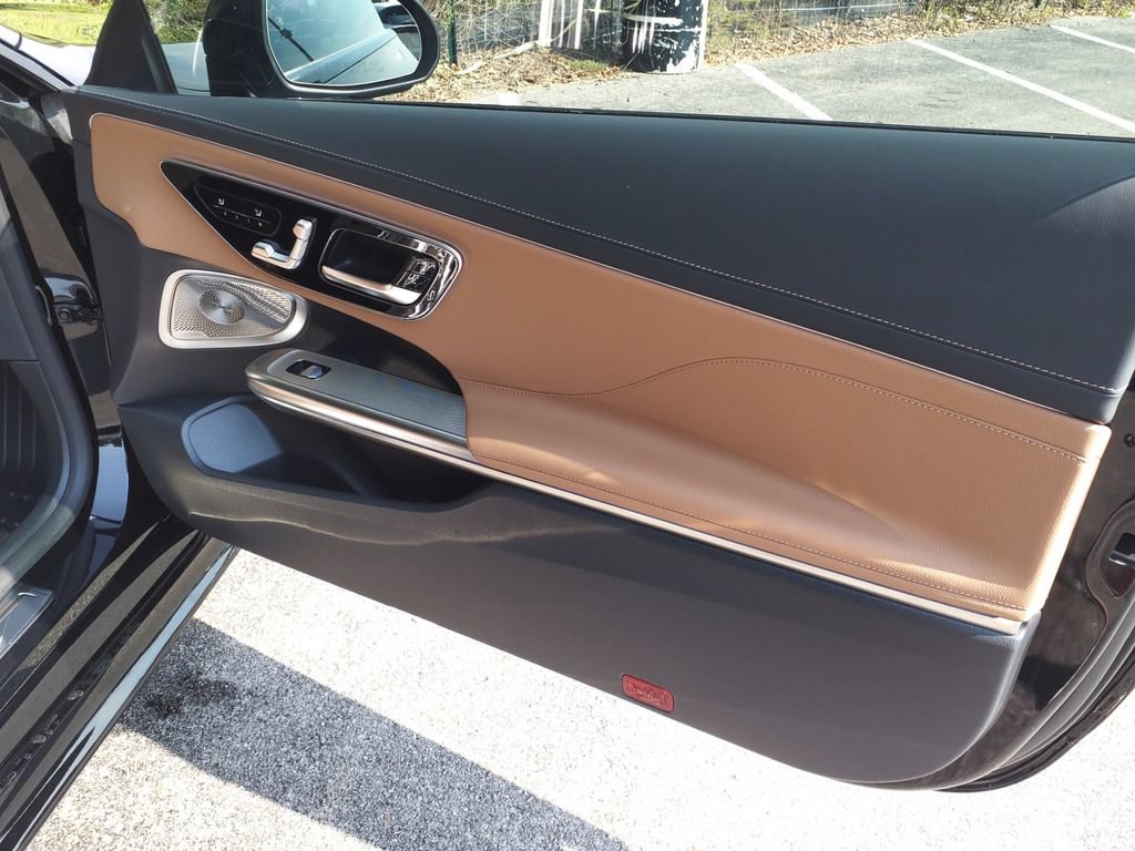 Certified 2025 Mercedes-Benz CLE 300 4MATIC Coupe image 11