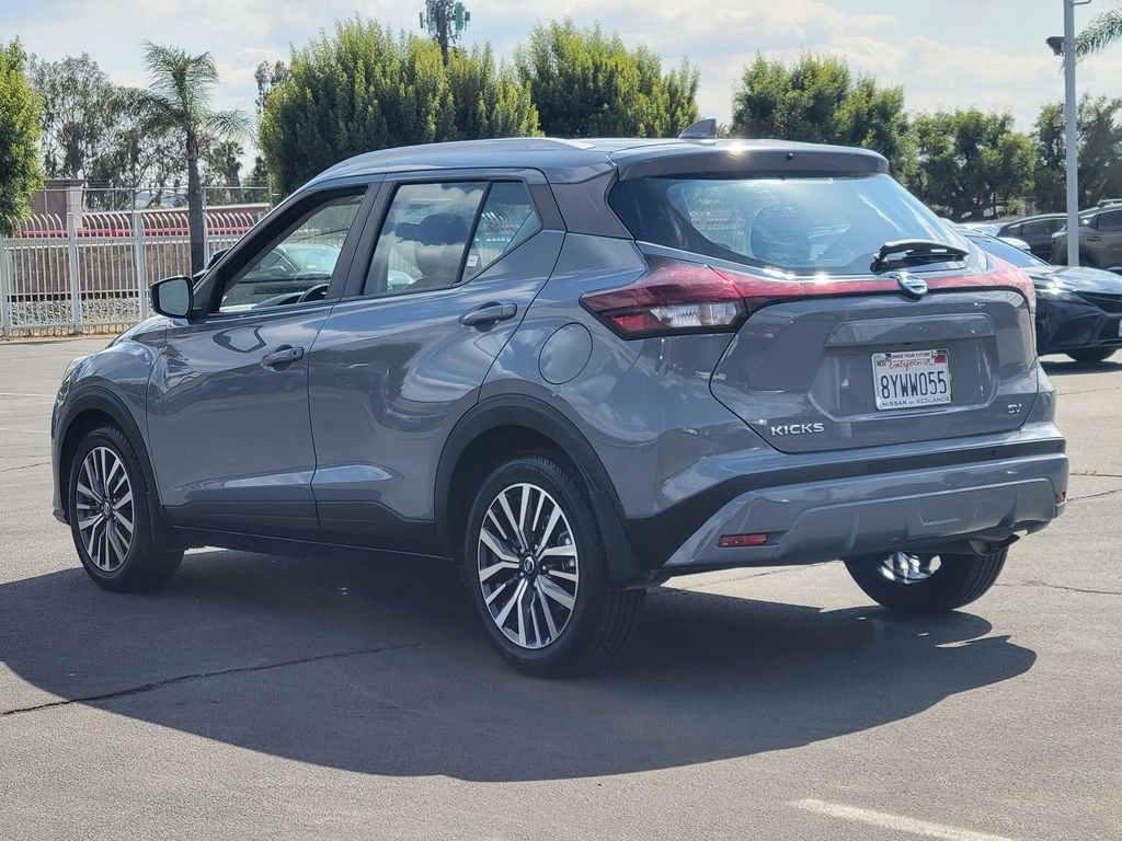 Used 2021 Nissan Kicks SV FWD image 3