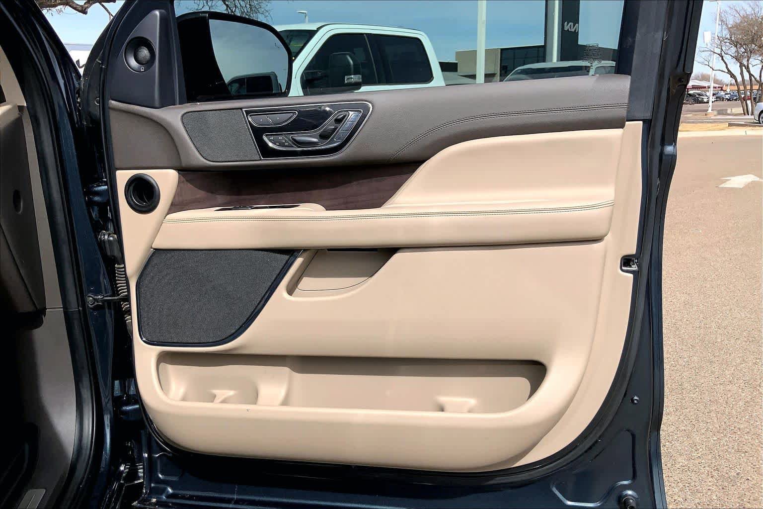 Certified 2024 Lincoln Navigator L Reserve image 22