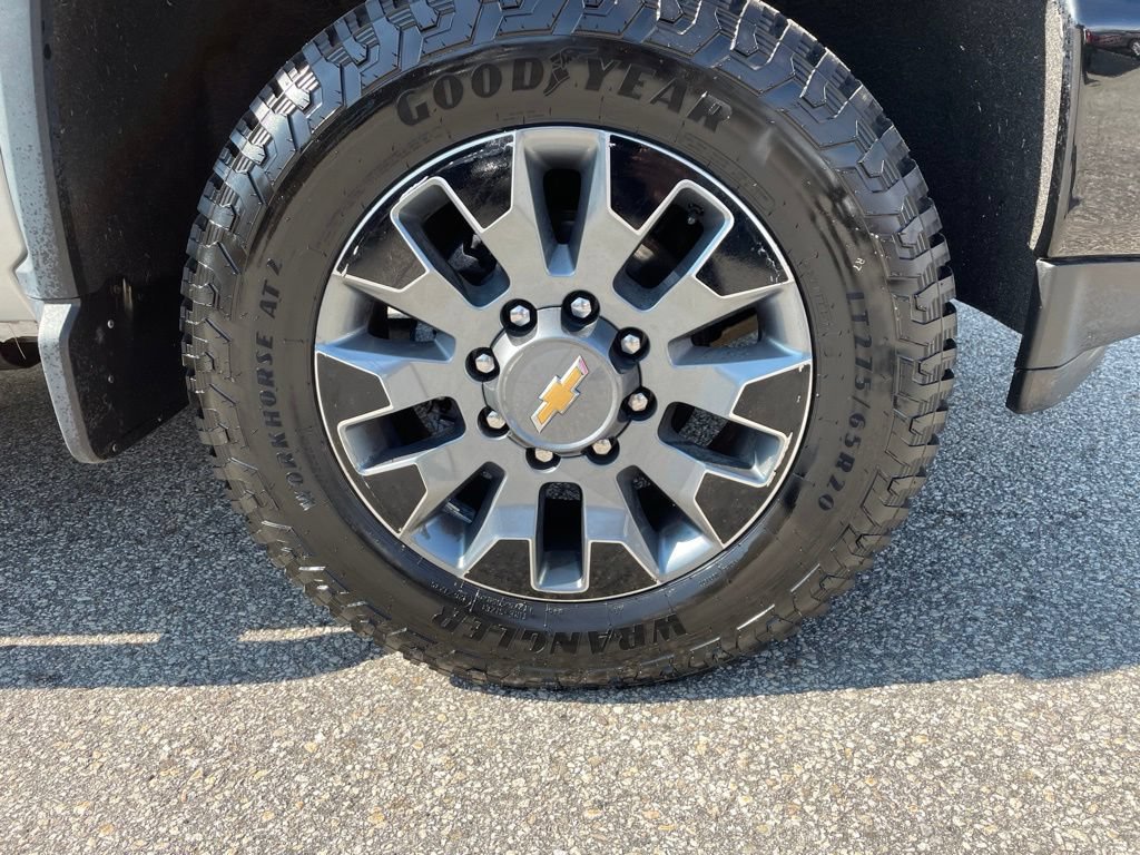 Used 2023 Chevrolet Silverado 2500 Custom w/ Custom Value Package AWD/4WD image 7