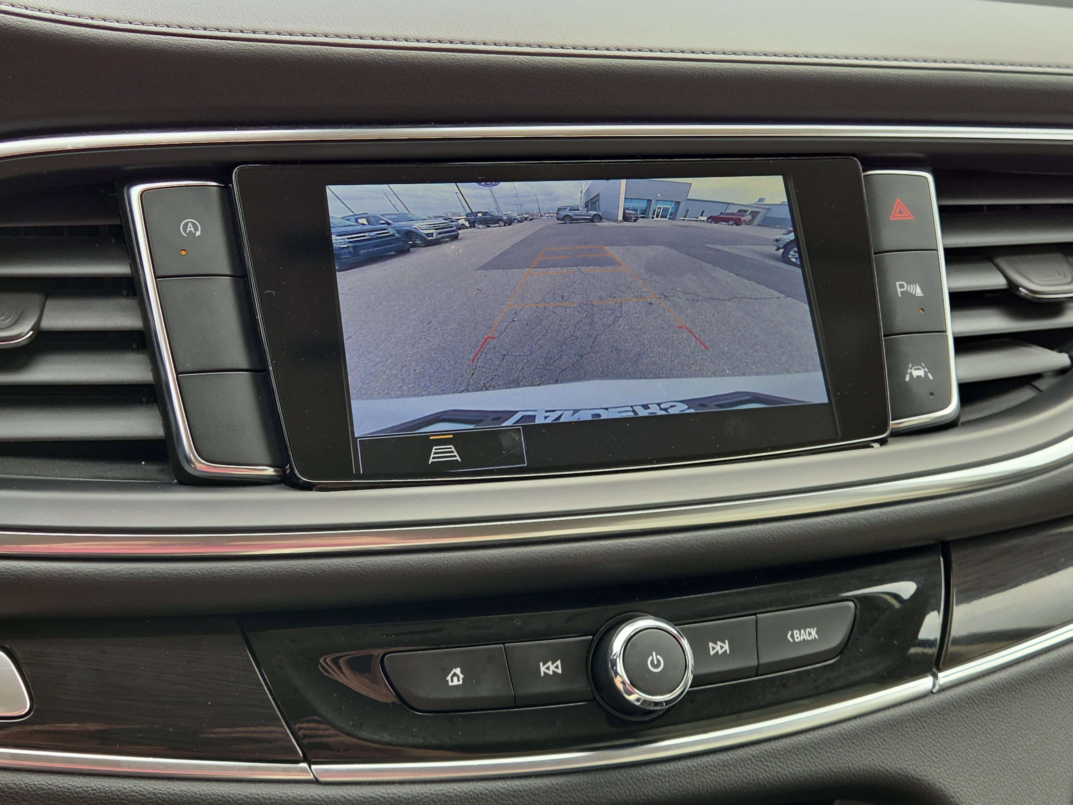 Used 2023 Buick Enclave Essence image 25