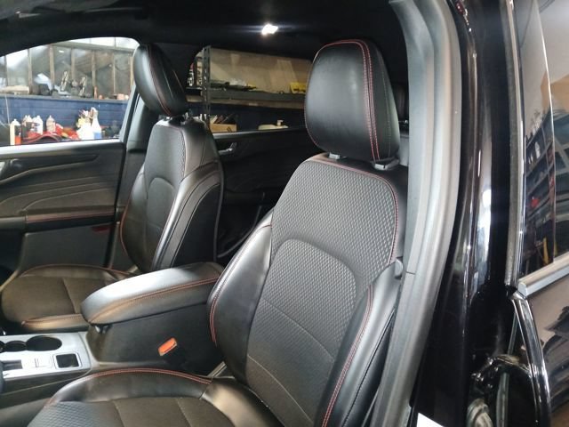 Used 2024 Ford Escape ST-Line w/ Tech Pack #1 AWD/4WD image 17