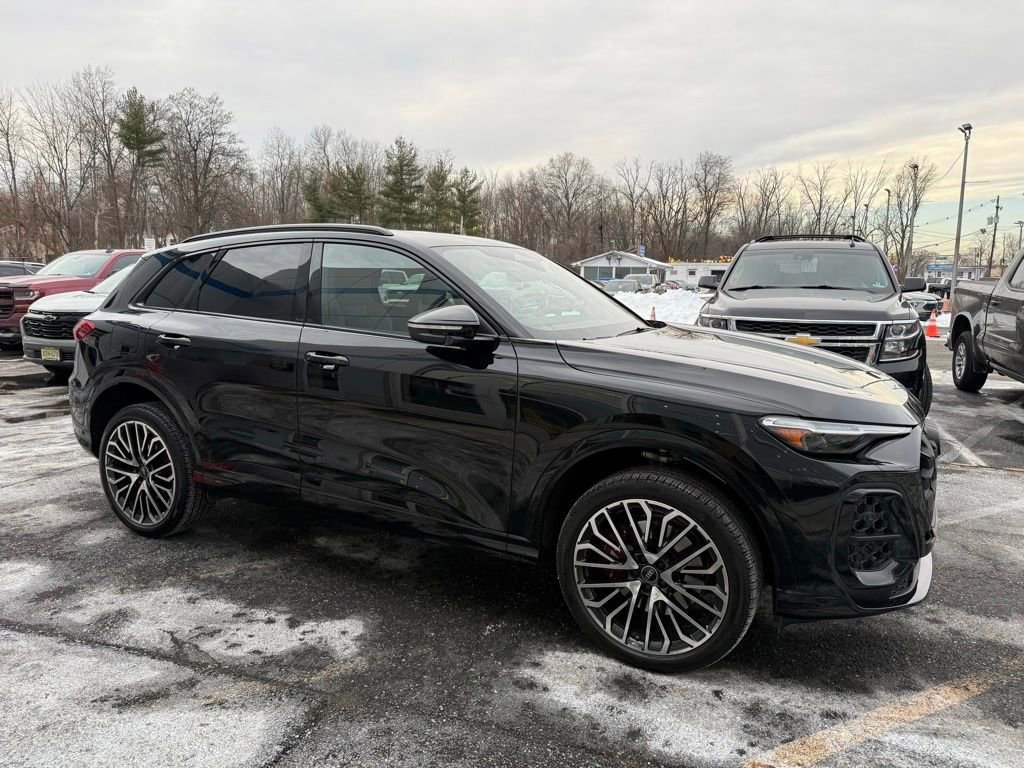 Used 2025 Audi SQ5 Premium Plus w/ Premium Plus Package image 5