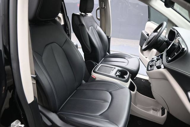 Used 2024 Chrysler Pacifica Limited FWD image 24
