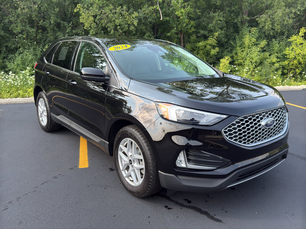 Used 2024 Ford Edge SEL w/ Convenience Package AWD/4WD image 3