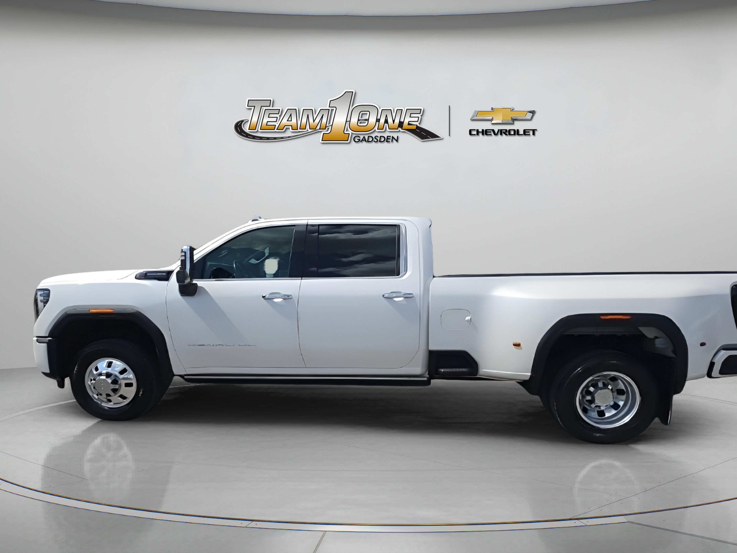Used 2024 GMC Sierra 3500 Denali Ultimate AWD/4WD image 5