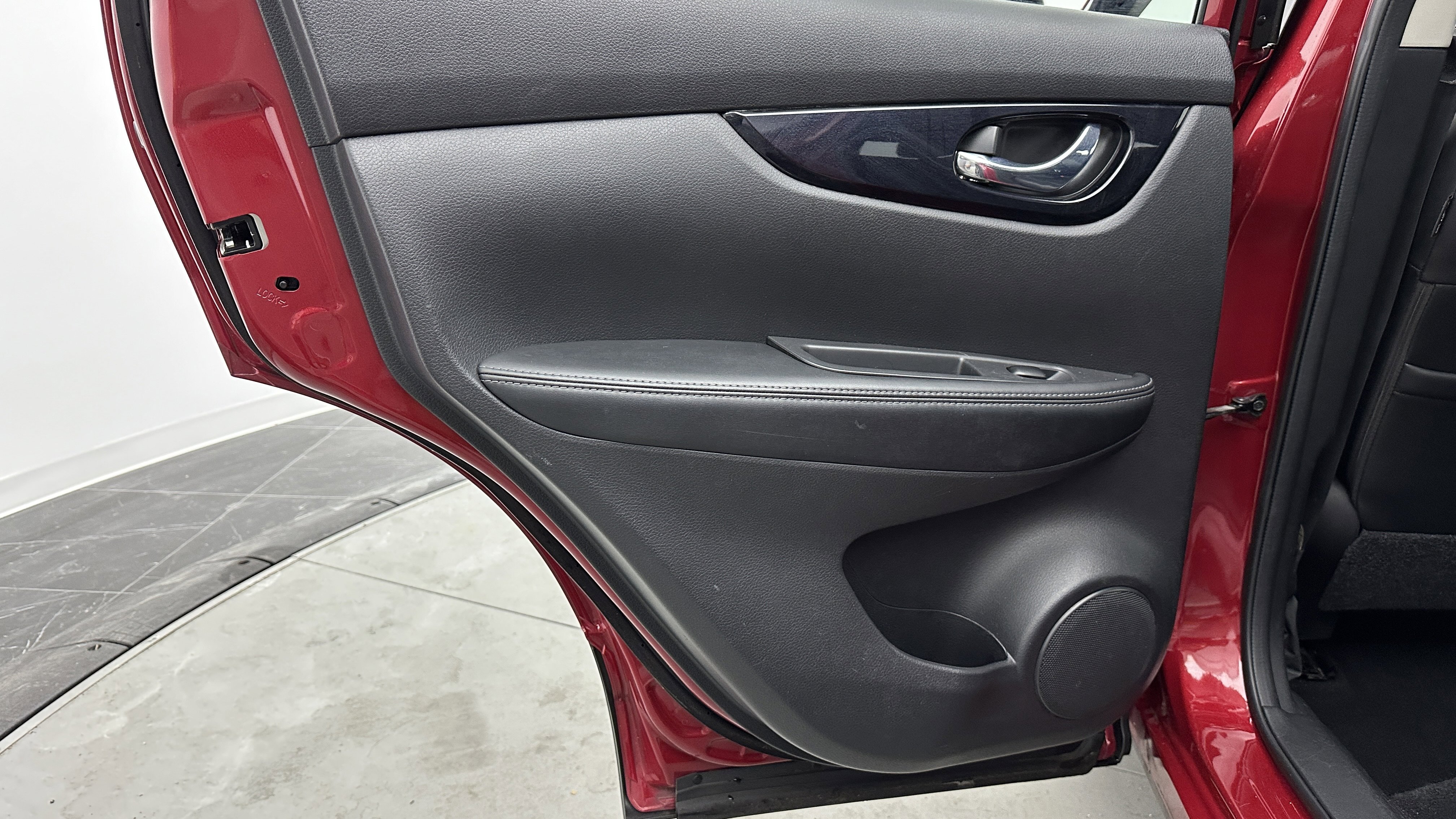 Used 2017 Nissan Rogue Sport SL w/ SL Premium Package image 28