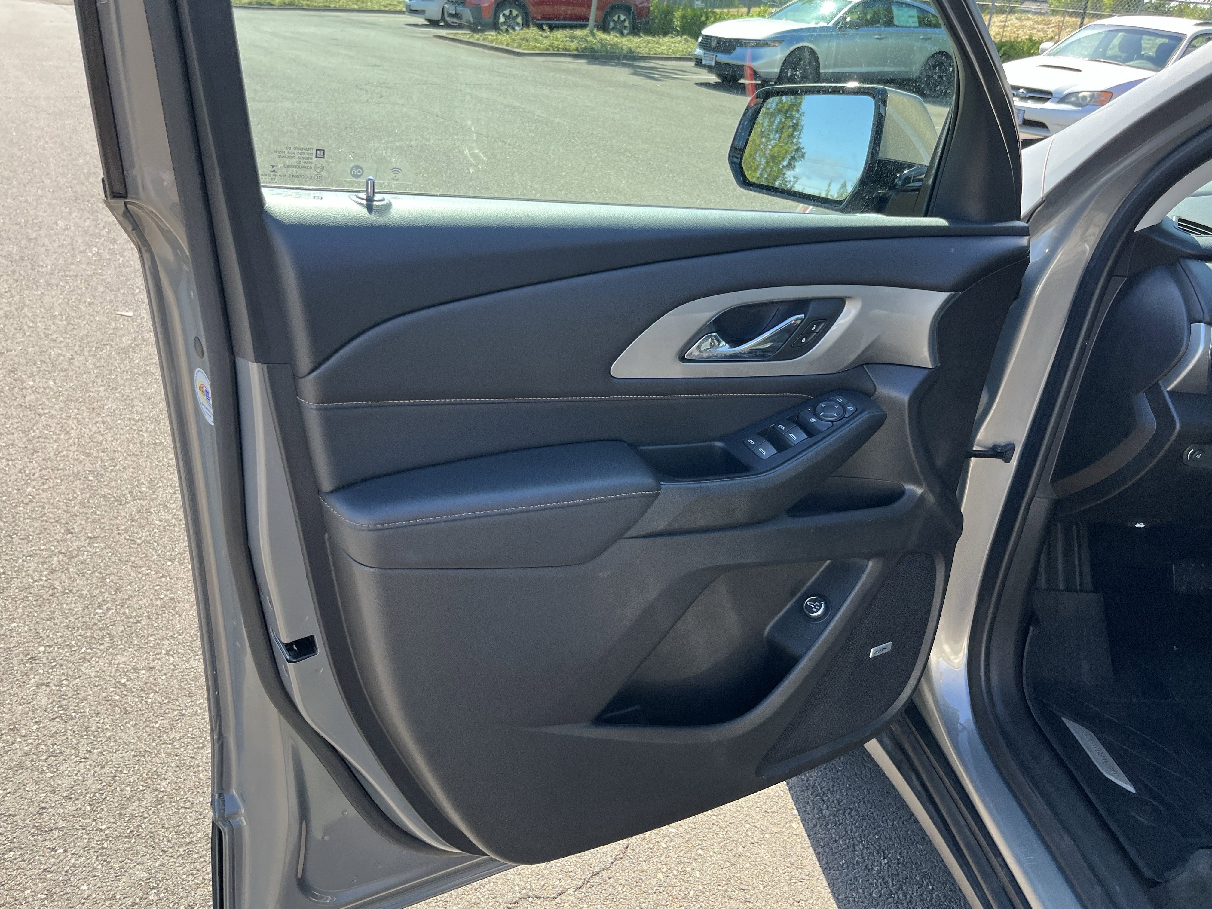 Used 2019 Chevrolet Traverse LT w/ LT Premium Package AWD/4WD image 16