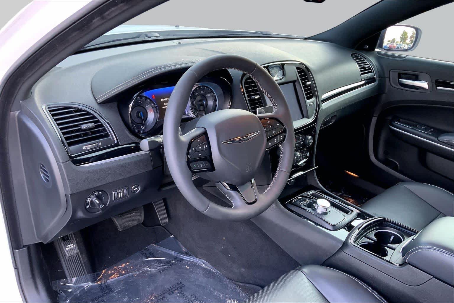 Used 2023 Chrysler 300 S w/ Comfort Group RWD image 17