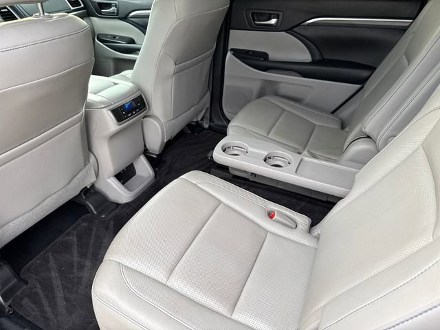 Used 2019 Toyota Highlander Limited image 19