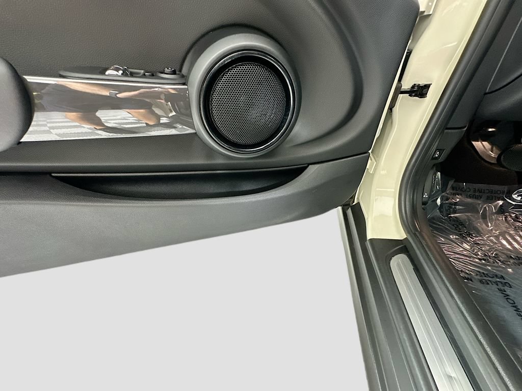 Used 2021 MINI Cooper 2-Door Hardtop FWD image 18