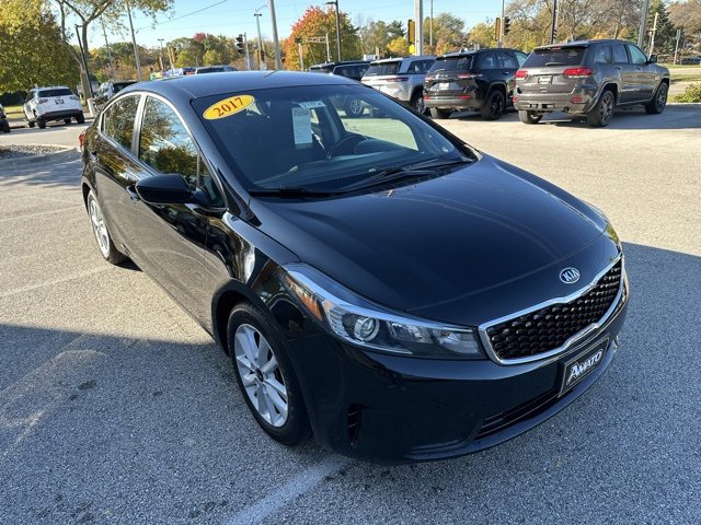 Used 2017 Kia Forte S image 2