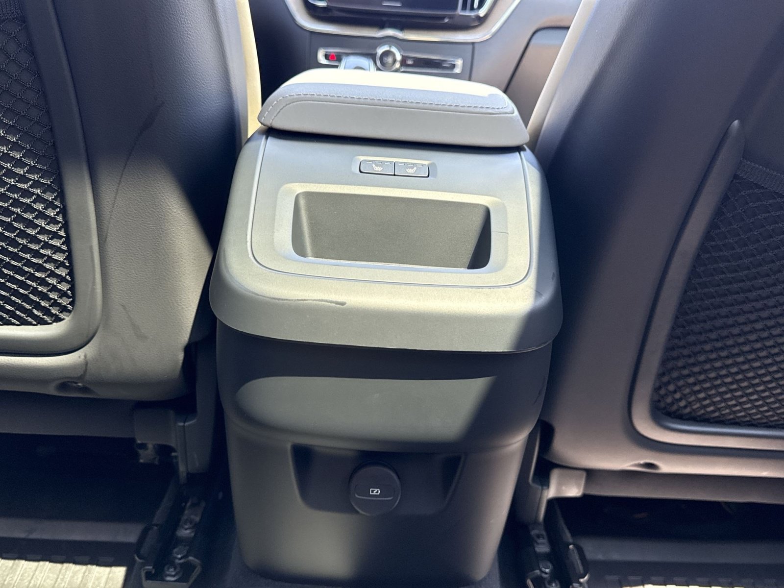 New 2026 Volvo XC60 B5 Plus w/ Protection Package Premier AWD/4WD image 31
