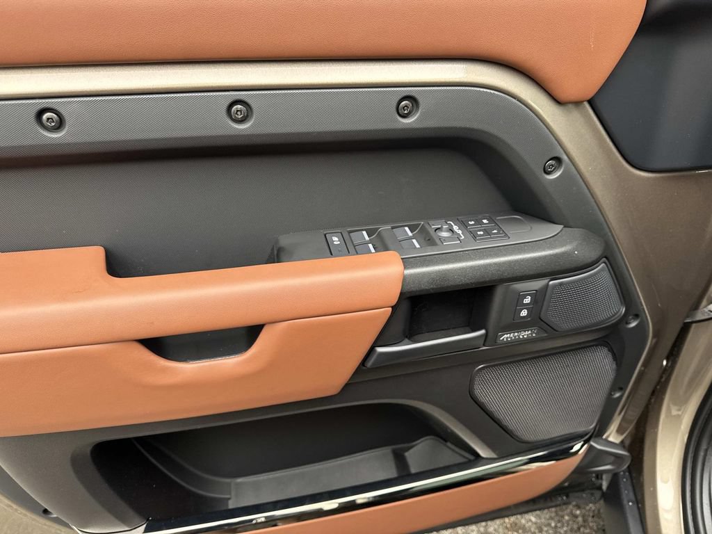 New 2026 Land Rover Defender 110 AWD/4WD image 17