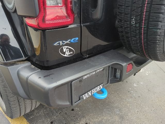 Used 2022 Jeep Wrangler Unlimited Sahara w/ Cold Weather Group image 6