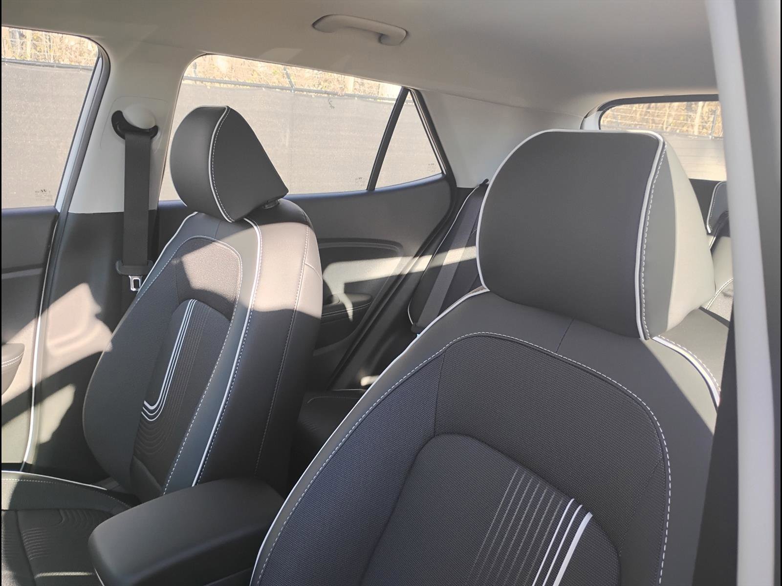 New 2026 Hyundai Venue SEL FWD image 18