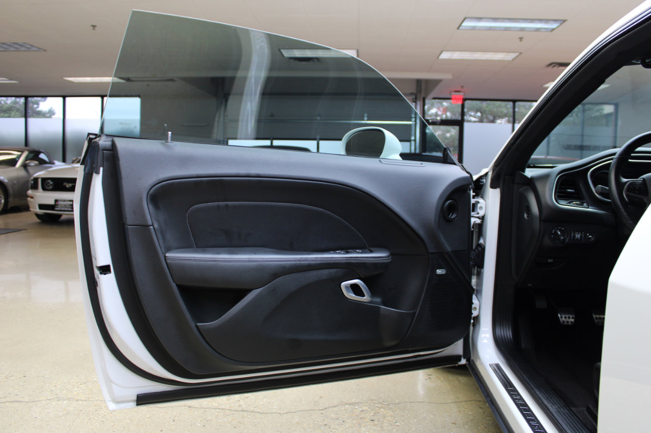 Used 2016 Dodge Challenger R/T Scat Pack w/ Leather Interior Group image 32